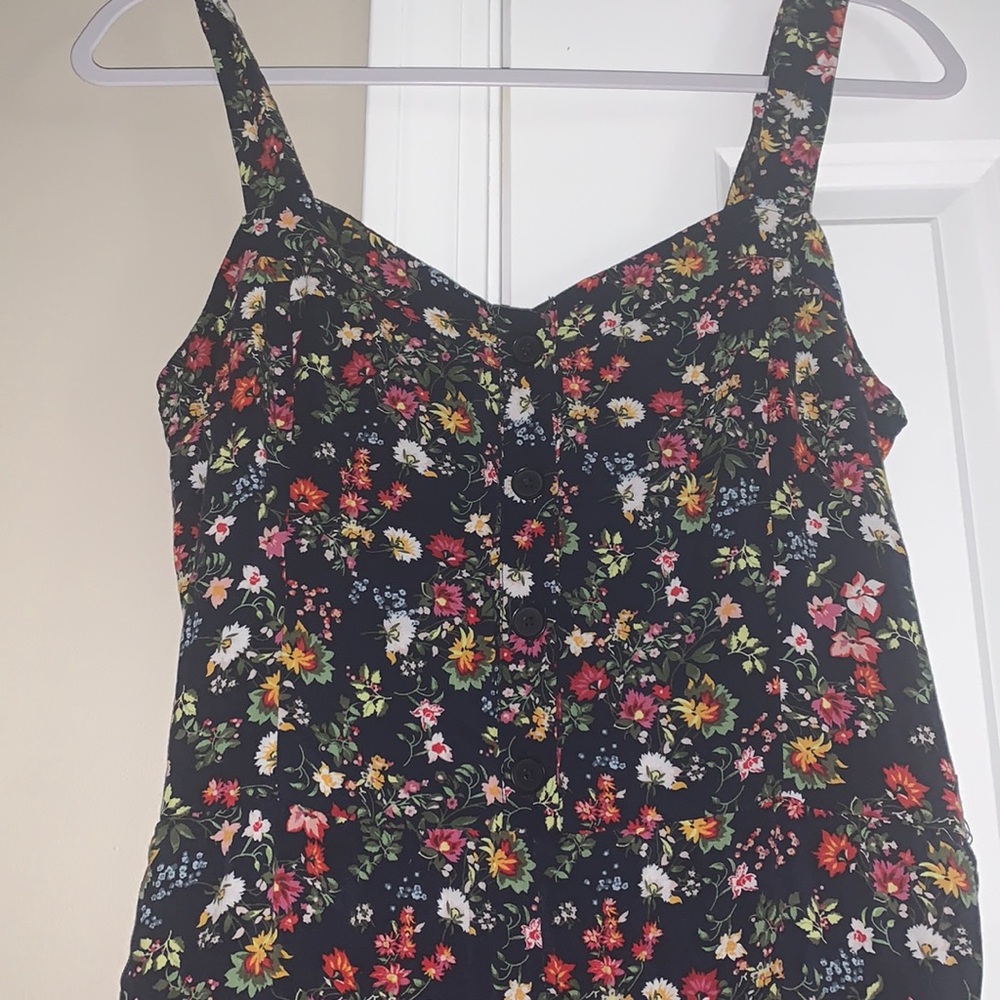 Gently worn Loft Outlet Floral Jumpsuit w/ pockets!